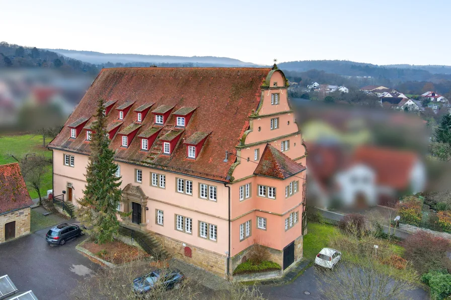 Außenansicht - Wohnung kaufen in Zaberfeld - Großzügige Maisonette-Wohnung im historischen Schloss Zaberfeld