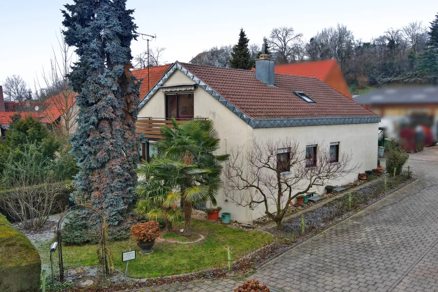 Hausansicht - Haus kaufen in Oberderdingen - Vielseitig nutzbares Einfamilienhaus mit Potenzial zur Modernisierung