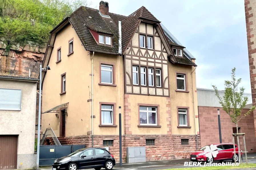 Außenansicht - Haus kaufen in Miltenberg - BERK Immobilien – ein charmantes Mehrfamilienhaus mit 3 abgeschlossenen Wohnungen in Miltenberg