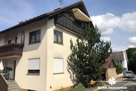 BERK Immobilien - Bauernhof mit Mehrfamilienhaus  - Haus kaufen in Eichenbühl / Heppdiel - BERK Immobilien - Landwirtschaftliches Hofgut mit Stallungen und Lagerfläche - idyllischer Ausblick in Heppdiel