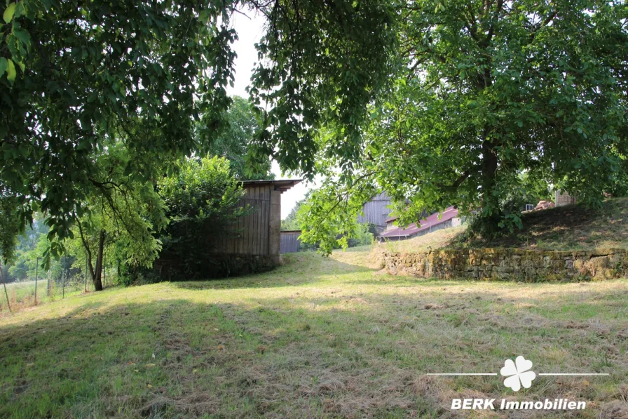 BERK Immobilien - Baumbestand Gerätehalle