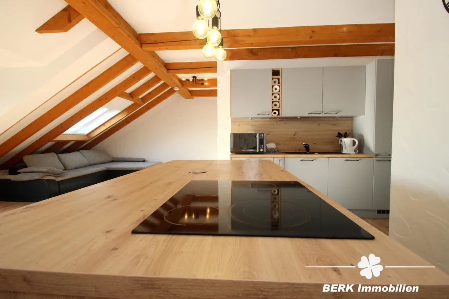 Küchenansicht - Wohnung kaufen in Röllbach - BERK Immobilien - moderne 2,5-Zimmer-Dachgeschosswohnung in Röllbach