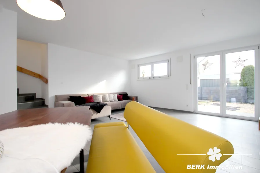 Wohn- und Essbereich - Haus kaufen in Stockstadt am Main - BERK Immobilien - 360° Rundgang - hell, modern und energieeffizient - Reihenendhaus in ruhiger Lage