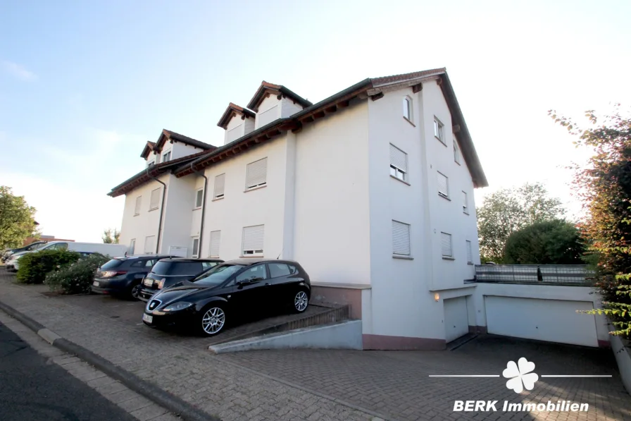 Titelbild - Wohnung kaufen in Röllbach - BERK Immobilien - Zwei in Eins- ETW mit Umbaupotenzial in ruhiger Lage von Röllbach