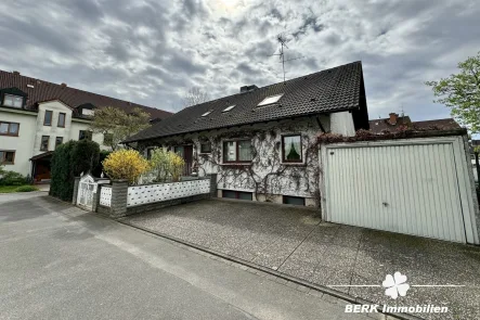 Außenansicht - Haus kaufen in Aschaffenburg - BERK Immobilien - vielseitiges ZFH in Strietwald: großzügige Wohnräume, voller Komfort & Potenzial für individuelle Anpassungen