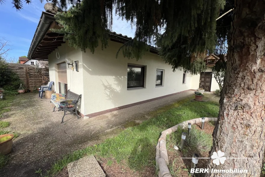 Terrasse - Wohnung kaufen in Großostheim - BERK Immobilien - charmanter Bungalow mit Potenzial in bester Lage von Großostheim