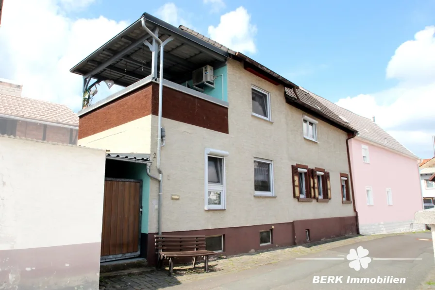 Titelbild - Haus kaufen in Stockstadt - BERK Immobilien - charmantes Einfamilienhaus auf kompaktem Grundstück