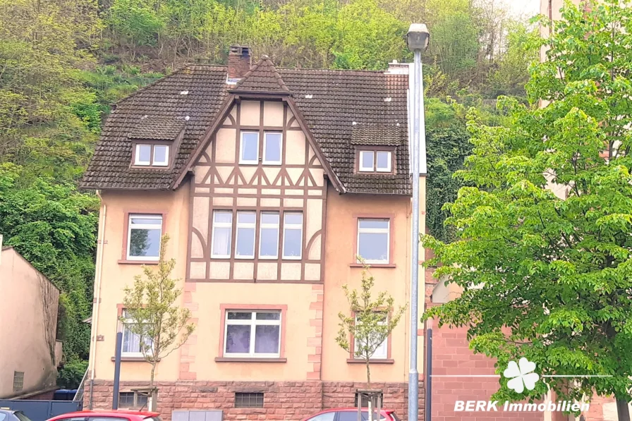 Frontansicht - Haus kaufen in Miltenberg - BERK Immobilien – ein charmantes Mehrfamilienhaus mit 3 abgeschlossenen Wohnungen in Miltenberg