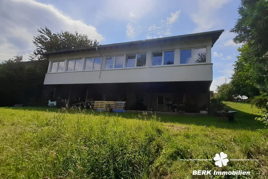 Ansicht - Haus kaufen in Lützelbach - BERK Immobilien – Leben in Grünen: Charmantes Einfamilienhaus mit großem Garten in Lützelbach