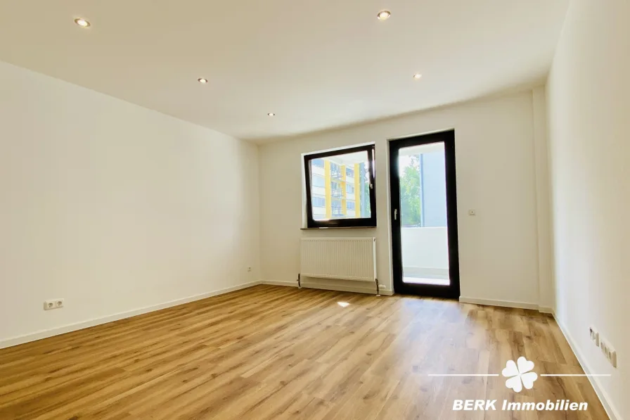 Wohnzimmer - Wohnung kaufen in Obertshausen / Hausen - BERK Immobilien - moderne, geschmackvoll sanierte und zentral gelegene 2-Zimmer-Wohnung in Obertshausen