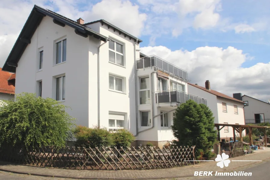 Titelbild - Haus kaufen in Stockstadt am Main - BERK Immobilien - Energieeffizientes Mehrfamilienhaus - Topsaniertes Vermietungsobjekt in Stockstadt