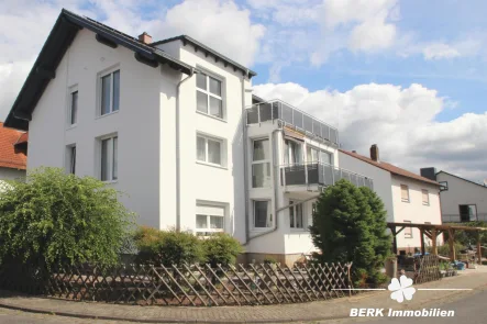 Titelbild - Haus kaufen in Stockstadt am Main - BERK Immobilien - Energieeffizientes Mehrfamilienhaus - Topsaniertes Vermietungsobjekt in Stockstadt