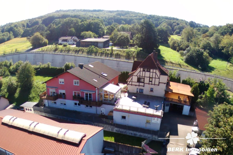 Titelbild - Haus kaufen in Laufach - BERK Immobilien - Top Renditeobjekt! - Vielseitig nutzbare Gewerbe- und Wohnflächen in Laufach