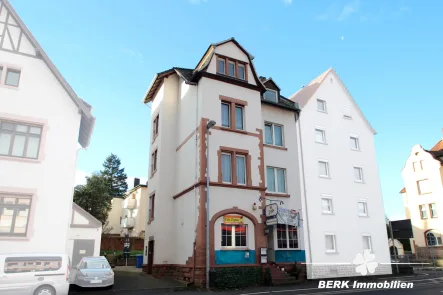 Titelbild - Haus kaufen in Aschaffenburg - BERK Immobilien - Attraktive Renditeimmobilie: Voll vermietetes Wohn- und Geschäftshaus in zentraler Stadtlage