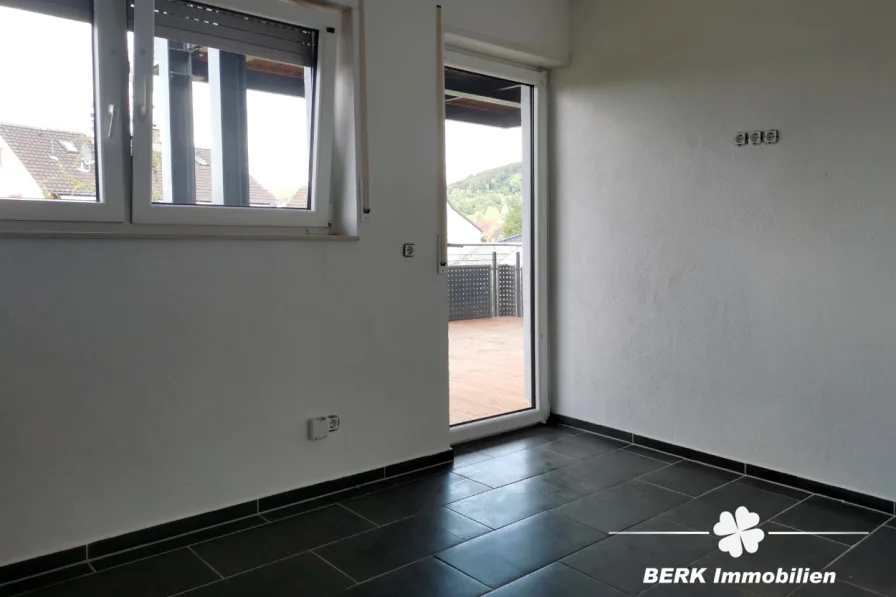 BERK Immobilien - OG 1 - Zugang Balkon Küche