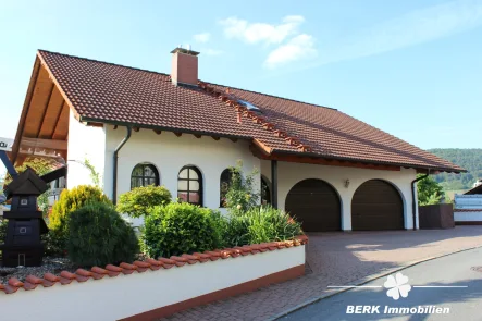 BERK Immobilien - Mehrfamilienhaus - Haus kaufen in Miltenberg - BERK Immobilien - Sehr gepflegtes Zweifamilienhaus mit Einliegerwohnung - viele Möglichkeiten unter einem Dach in Miltenberg