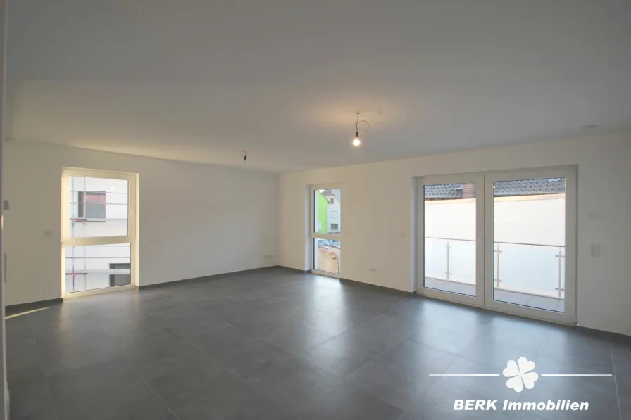 Wohn- Esszimmer - Wohnung kaufen in Sel - BERK Immobilien - Moderne 3-Zimmerwohnung mit 2 Balkonen + 2 TG-Stpl. in Seligenstadt-OT