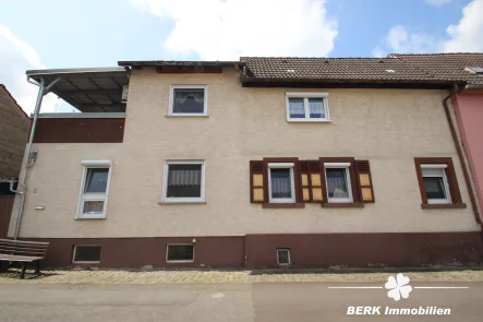 Titelbild - Haus kaufen in Stockstadt - BERK Immobilien - charmantes Einfamilienhaus auf kompaktem Grundstück