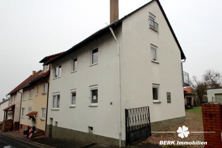 Titelbild  - Haus kaufen in Mönchberg - BERK Immobilien - Charmantes Zweifamilienhaus mit großem Platzangebot und Garage in Mönchberg