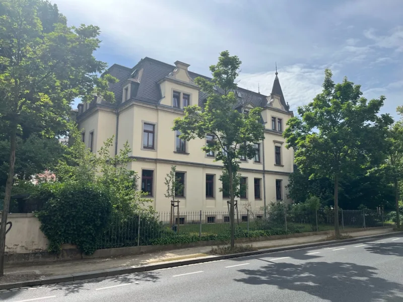 Hausansicht - Wohnung kaufen in Dresden - Attraktive Familienwohnung im EG mit Terrasse und Garten in bester Lage in Dresden-Striesen