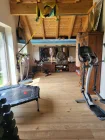 Fitnessbereich mit Balkon