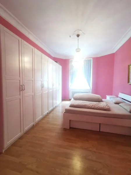 Schlafzimmer (ohne Möbel)