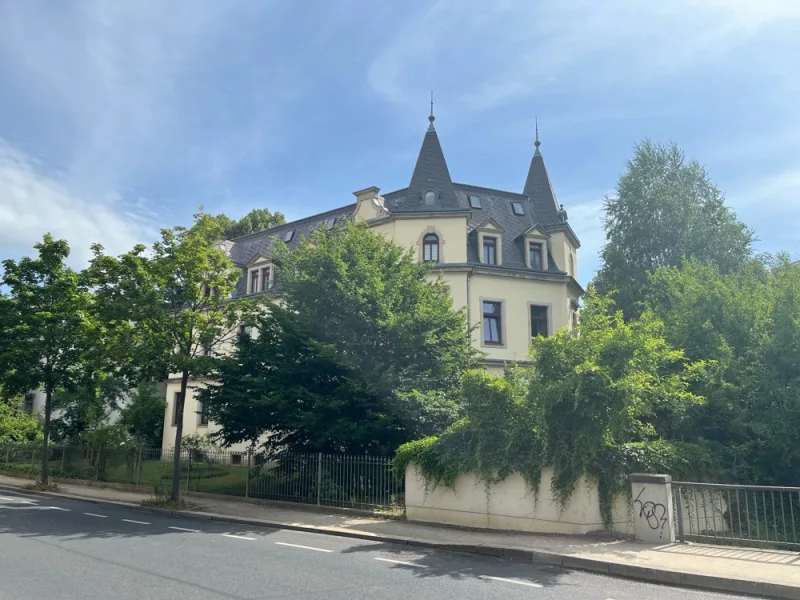 Hausansicht - Wohnung kaufen in Dresden - Freie Wohnung im Dachgeschoss über 2 Etagen in begehrter Lage von Dresden-Striesen