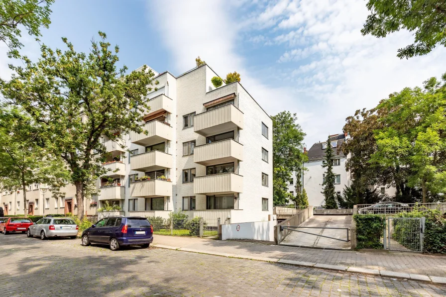 Frontansicht - Wohnung kaufen in Berlin - Bezugsfreie 2-Zimmer-Wohnung nahe Schloßstraße inkl. Stellplatz