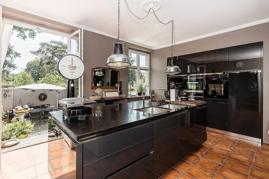 Küche - Haus kaufen in Eichwalde - Villa nahe Zeuthener See mit kompletter Sanierung im Luxussegment