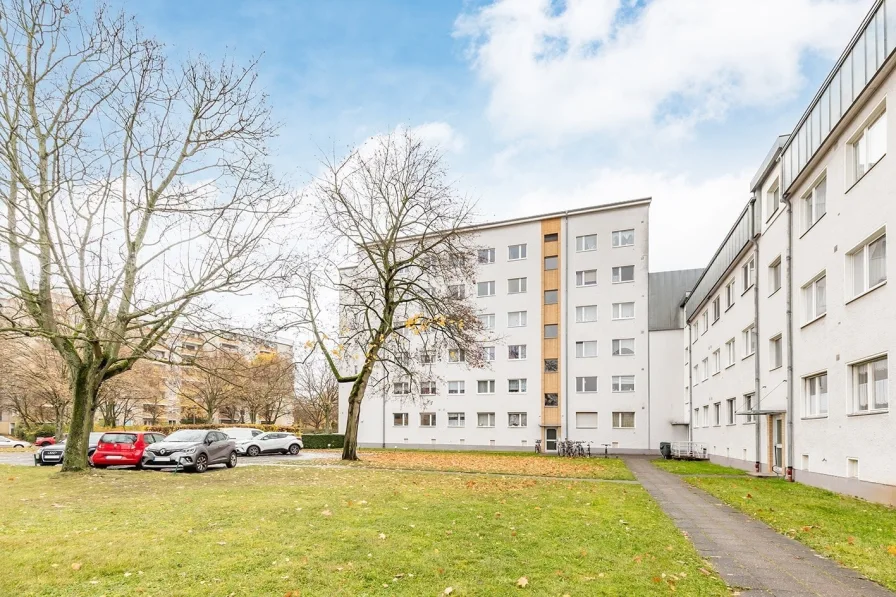 Außenansicht - Wohnung kaufen in Berlin - Bezugsfreie 2,5 Zimmer Wohnung Nähe des Gemeindeparks Lankwitz