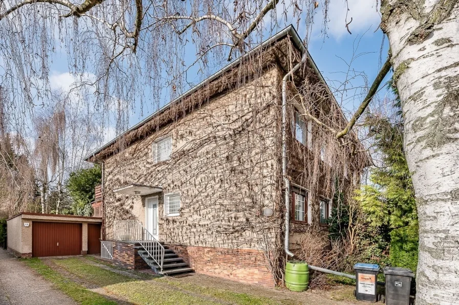 Hauseingang - Haus kaufen in Berlin - Charmante Doppelhaushälfte mit schönem Wintergarten in Buckow