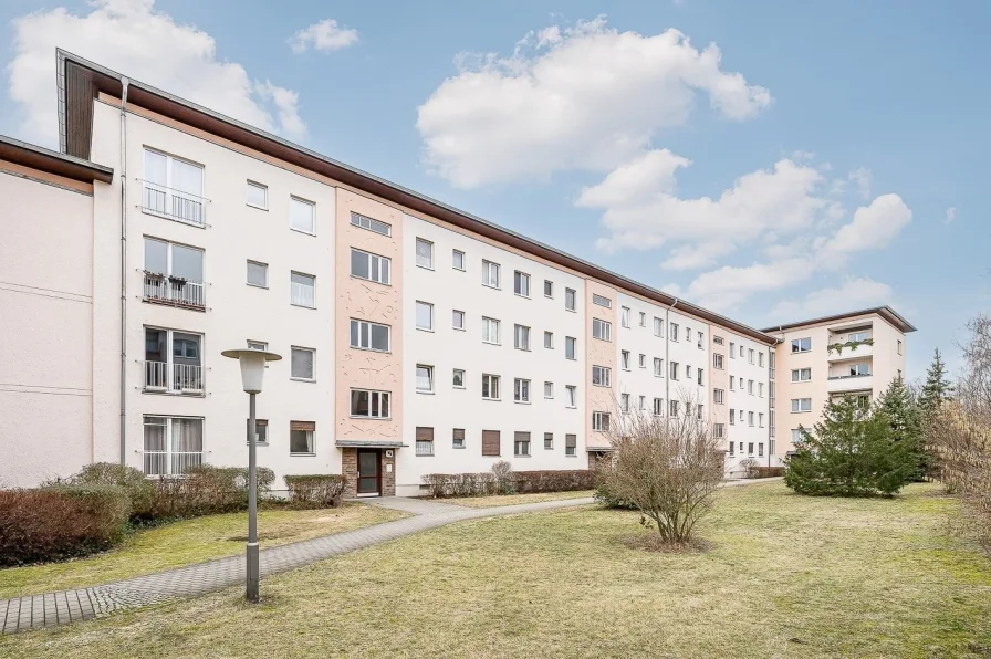 Außenansicht - Wohnung kaufen in Berlin - Charmante 2-Zimmerwohnung nahe des Volksparkes Blankenfelde