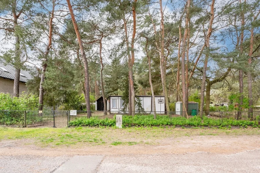 Vorgarten - Grundstück kaufen in Potsdam - Baugrundstück mit Bungalow in der Nähe des Stern-Centers