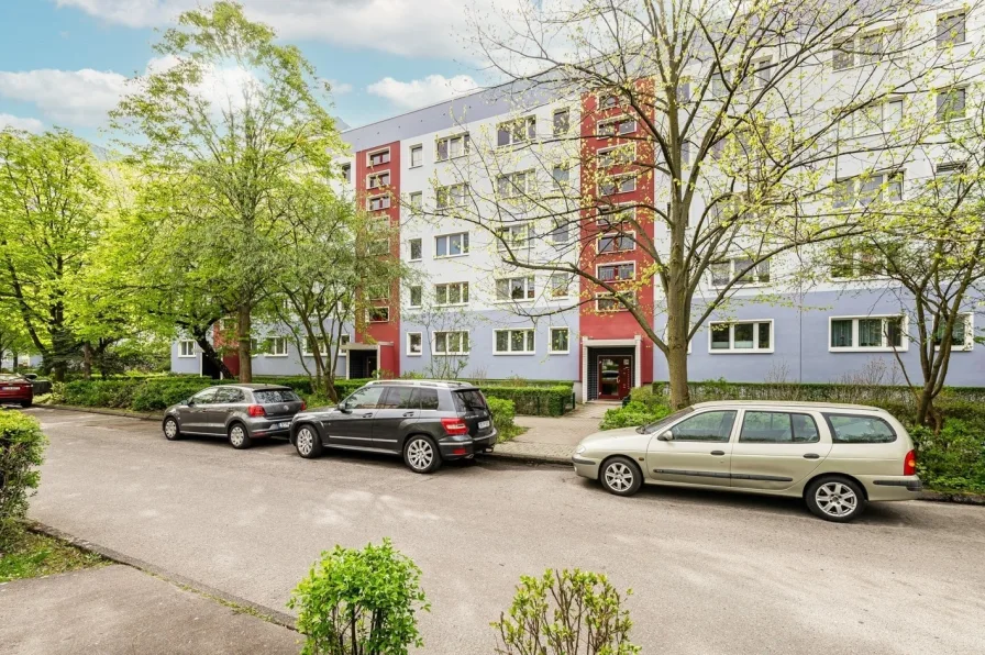 Aussenansicht Straßenseite - Wohnung kaufen in Berlin - Frei beziehbare 3-Zimmer-Wohnung nähe Gärten der Welt