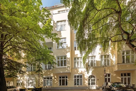 Ansicht Straßenseite - Wohnung kaufen in Berlin - Bezugsfreie 1-Zimmer-Altbau-Wohnung im Huttenkiez nahe der Spree