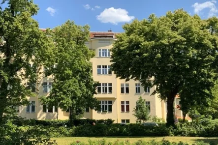 Außenansicht - Wohnung kaufen in Berlin - Charmante Dachgeschosswohnung mit Süd-West-Terrasse in Tempelhof