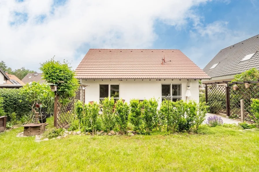 Haus mit Terrasse - Haus kaufen in Königs Wusterhausen - Einfamilienhaus mit Doppelcarport am Waldrand - Nahe Krummer See 