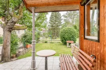 Terrasse mit Gartenausblick