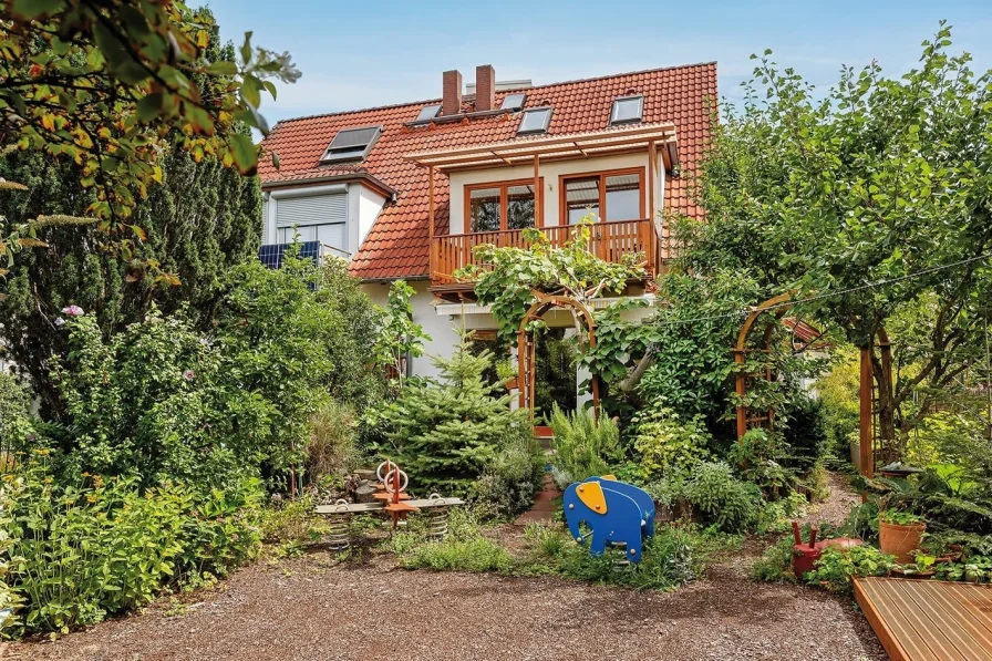 Hausansicht - Haus kaufen in Berlin - Doppelhaushälfte mit Keller im Falkenhagener Feld