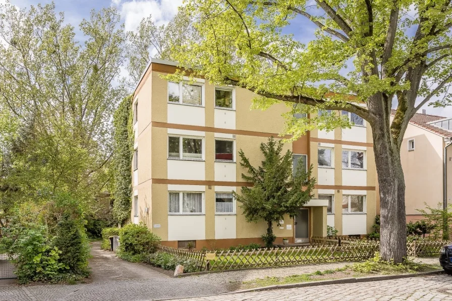 Haus Außenansicht - Wohnung kaufen in Berlin - Bezugsfreies 2-Zimmer Apartment am Schweizerhofpark