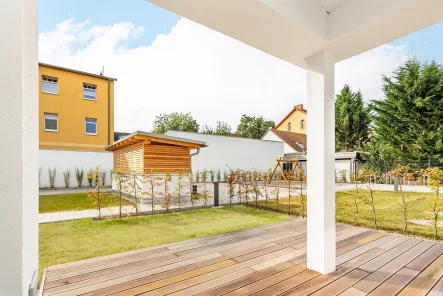 Terrasse - Wohnung kaufen in Berlin - Gartenwohnung im Luxussegment mit Tiefgarage an Regattastrecke