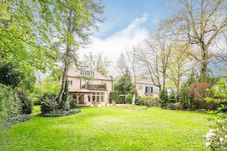 Haus Gartenseite - Haus kaufen in Kleinmachnow - Charmante Villa mit großem pflegeleichten Garten in Kleinmachnow