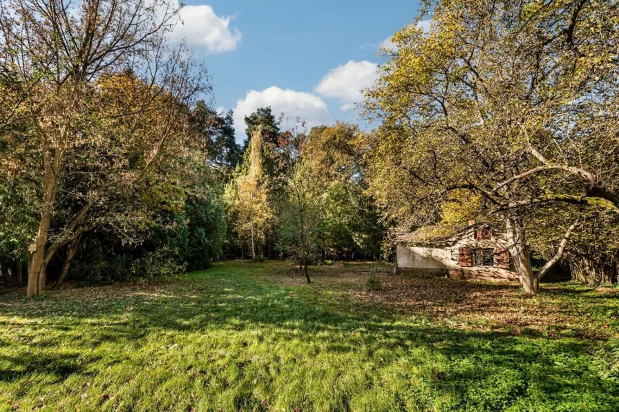 Frontansicht - Grundstück kaufen in Berlin - 1.951 m² teilbares Grundstück mit Abrisshaus