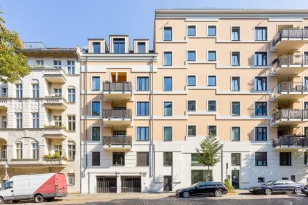 Vorderansicht - Wohnung kaufen in Berlin - Vermietete 4-Zimmer-Wohnung nahe Volkspark Hasenheide