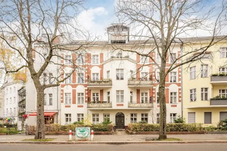 Vorderansicht  - Wohnung kaufen in Berlin - Exquisite Altbauwohnung mit Platzlage in Berlin Friedenau