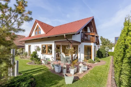 Garten mit Terrasse + Balkon - Haus kaufen in Berlin - Einfamilienhaus im Luxussegment, Garage, Hedwigshöhe, prov-frei