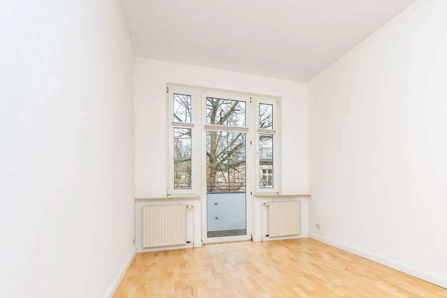 Zimmer mit Zugang zum Balkon