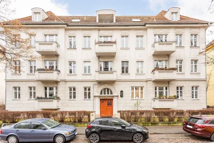 Hausansicht - Wohnung kaufen in Berlin - Bezugsfreie 3-Zimmer-Wohnung mit Balkon nahe des Tierparks