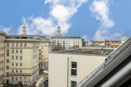 Aussicht - Wohnung kaufen in Berlin - 3-Zimmer-Dachgeschosswohnung mit Terrasse in den Liebighöfen