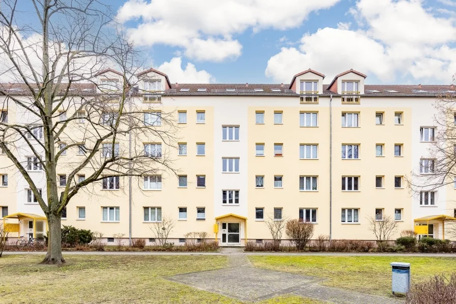 Hausansicht - Wohnung kaufen in Berlin - 2-Zimmer-Wohnung zum sofortigen Bezug im charmanten Baume-Kiez